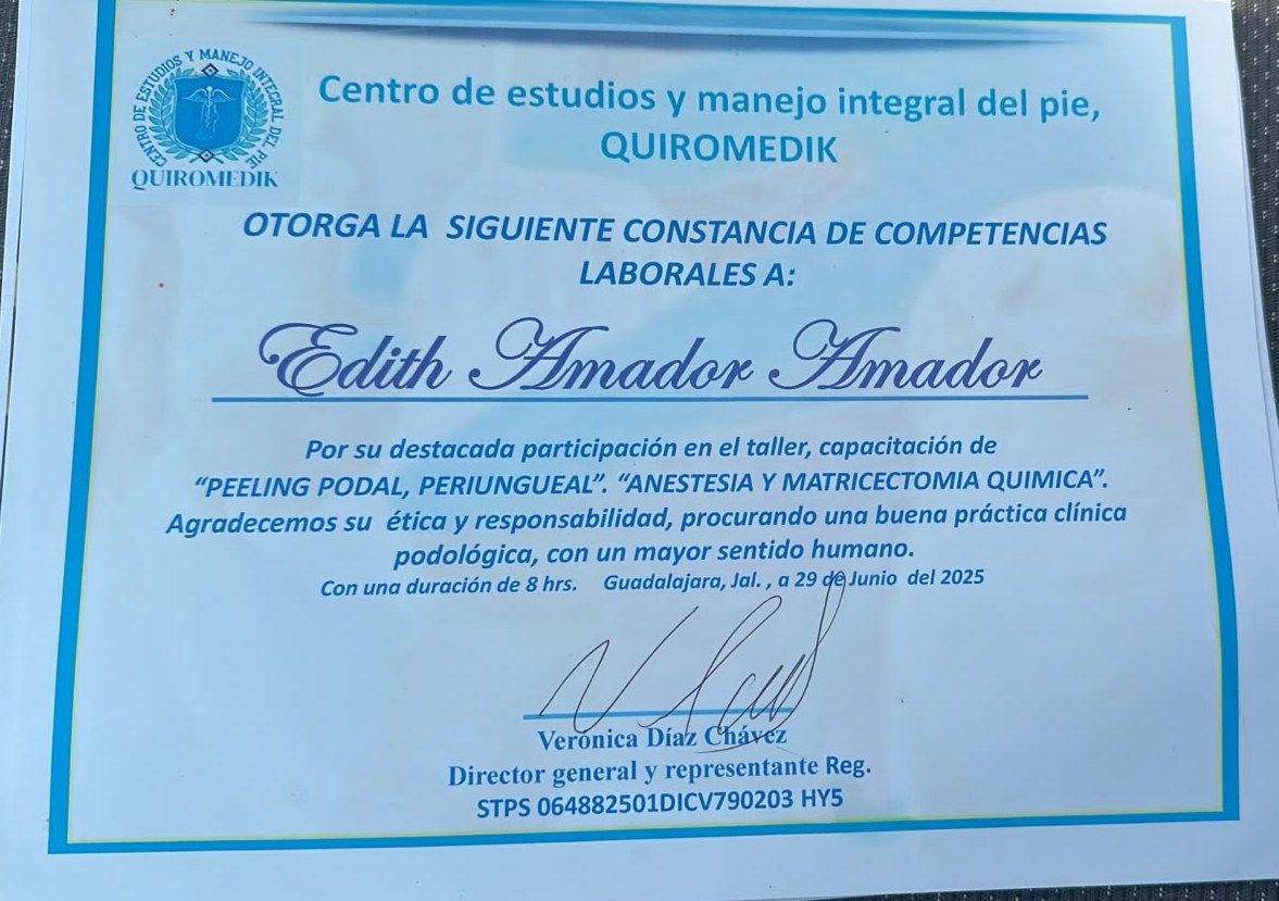 Constancia de Edith Amador en peeling podal, periungueal, anestesia y matricectomía química, Quiromedik 2025